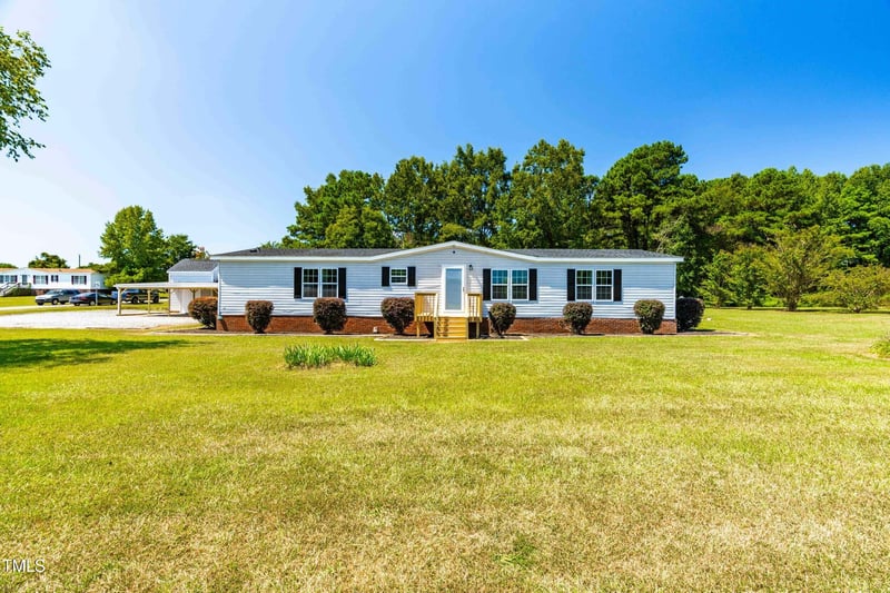100 Blueberry Dr, Selma, NC 27576