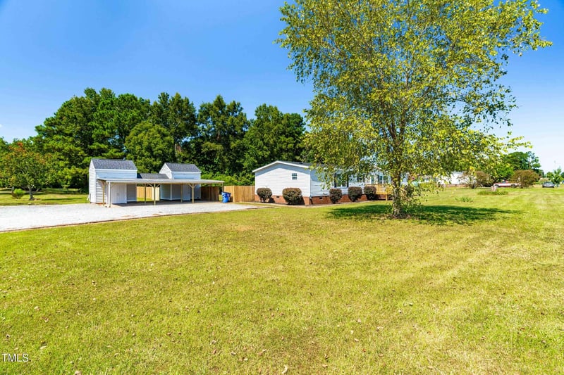 100 Blueberry Dr, Selma, NC 27576