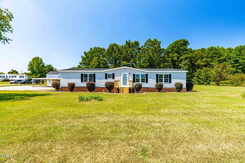 100 Blueberry Dr, Selma, NC 27576