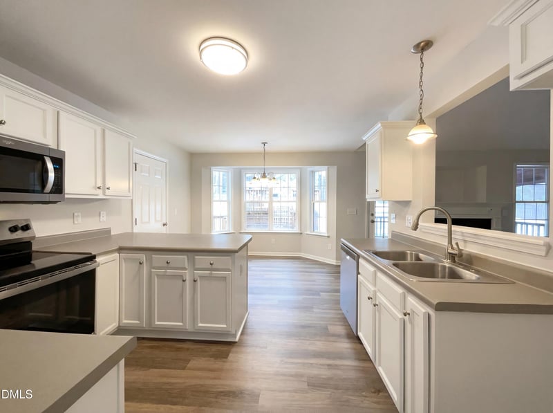 100 Broken Lance Dr, Youngsville, NC 27596