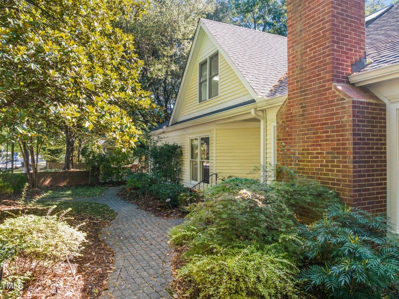 100 Cameron Glen Dr, Chapel Hill, NC 27516