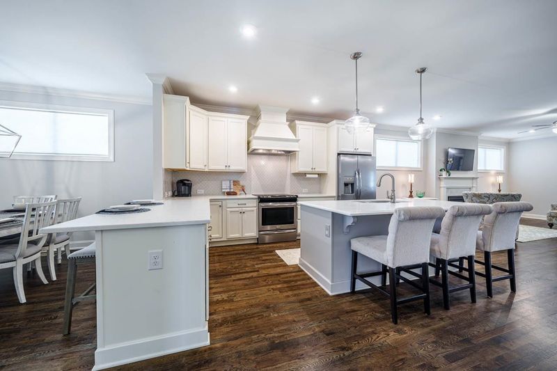 100 Cardinal Ridge Rd, Chapel Hill, NC 27516