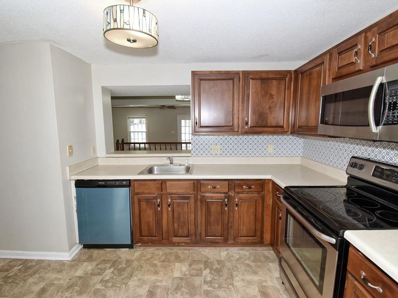 100 E Chalfont Way, Cary, NC 27513