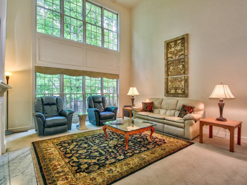100 Colinsburgh Ct, Cary, NC 27518