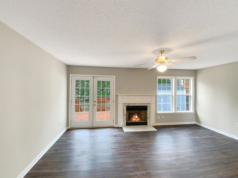 100 Collie Cir, Holly Springs, NC 27540