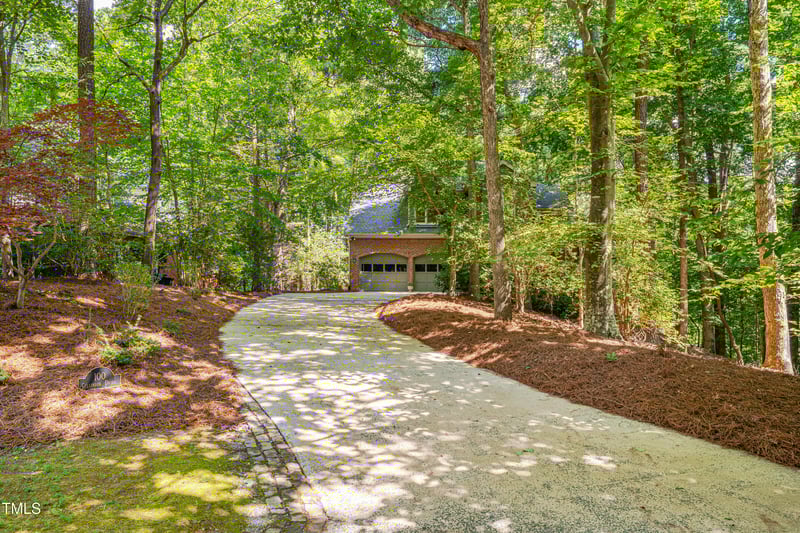 100 Collinson Dr, Chapel Hill, NC 27514