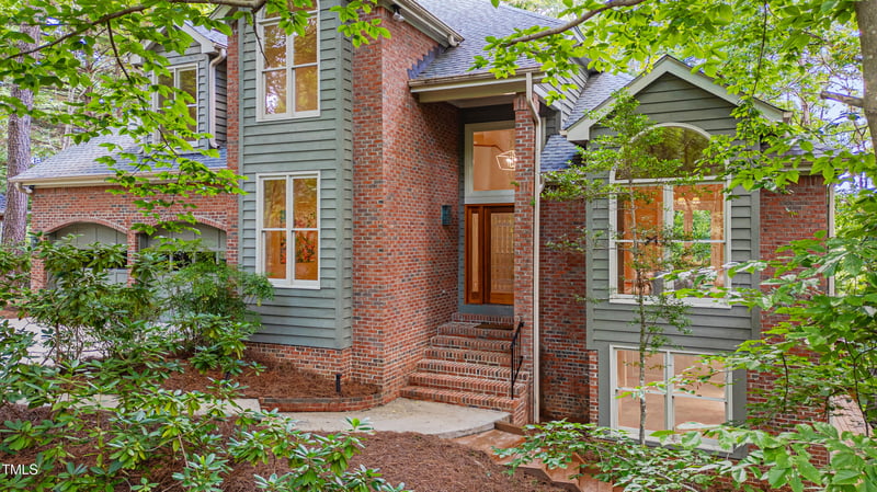 100 Collinson Dr, Chapel Hill, NC 27514