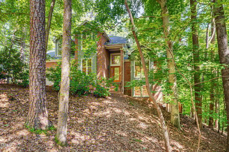 100 Collinson Dr, Chapel Hill, NC 27514