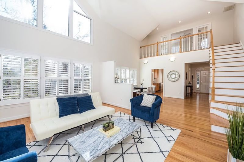 100 Columbia Place Dr, Chapel Hill, NC 27516