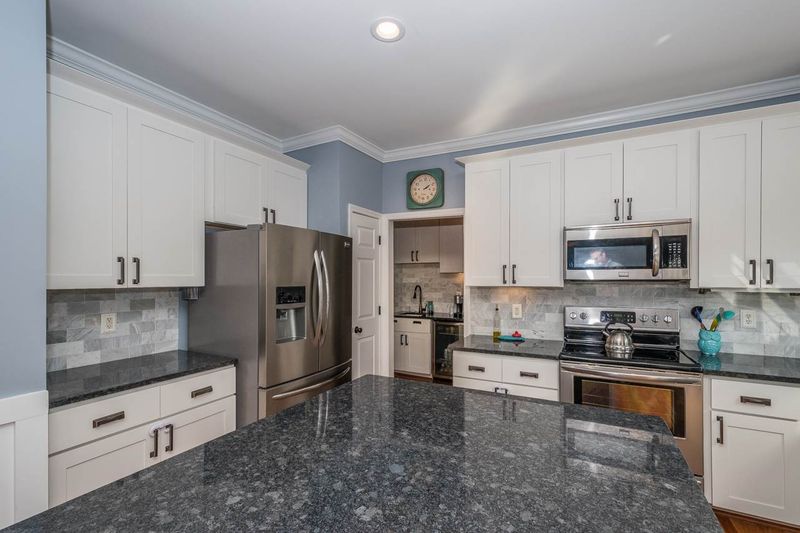 100 Conway Ct, Cary, NC 27513