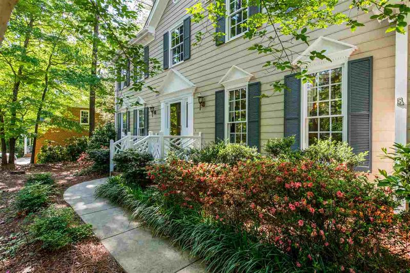 100 Countryside Ln, Cary, NC 27518