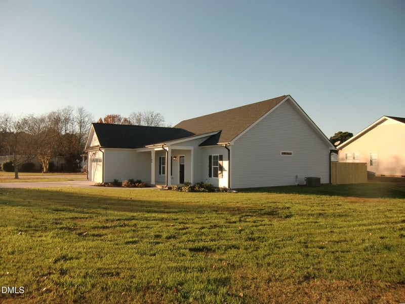 100 Covington Ln, Dunn, NC 28334