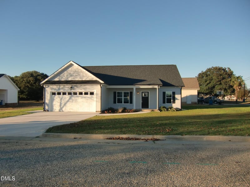 100 Covington Ln, Dunn, NC 28334