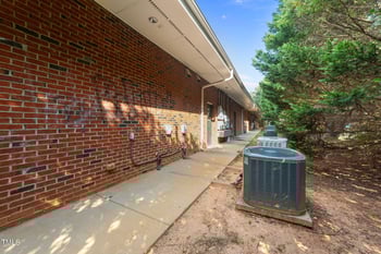 100 Cunningham Ln, Clayton, NC 27527