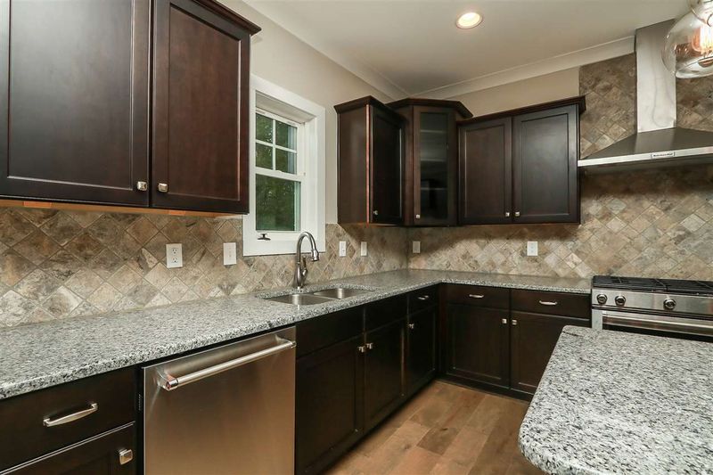 100 Dawson Dr, Clayton, NC 27527