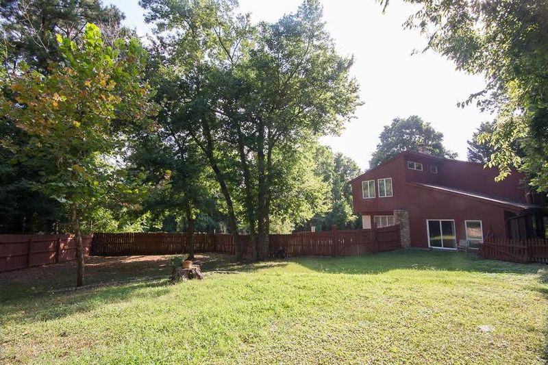 100 Dickerson Ct, Chapel Hill, NC 27514
