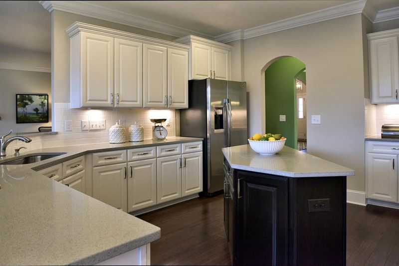 100 Diggory Dr, Holly Springs, NC 27540