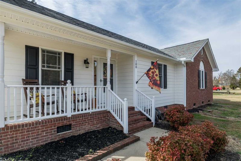 100 Dixie Ct, Clayton, NC 27520