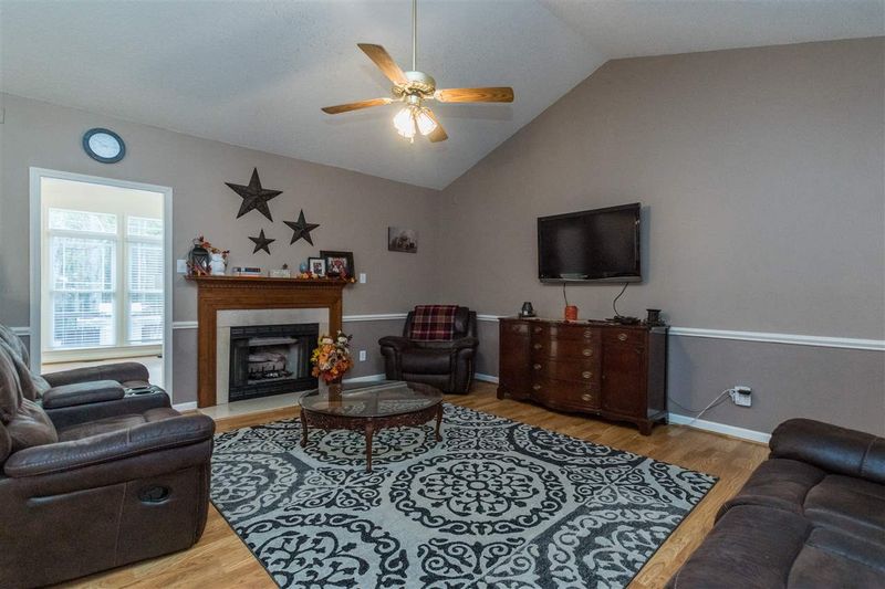 100 Dixie Ct, Clayton, NC 27520