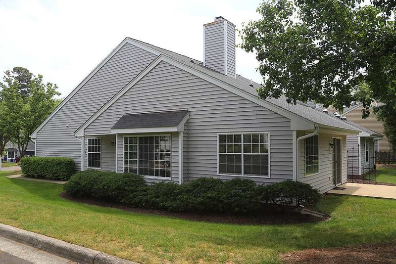 100 Duchess Ln, Chapel Hill, NC 27517