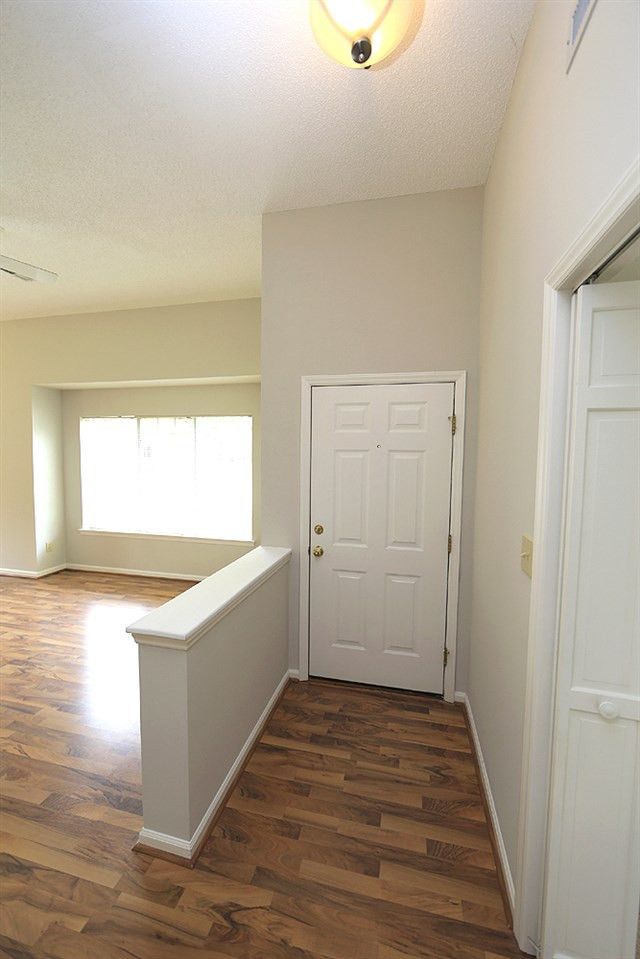 100 Duchess Ln, Chapel Hill, NC 27517