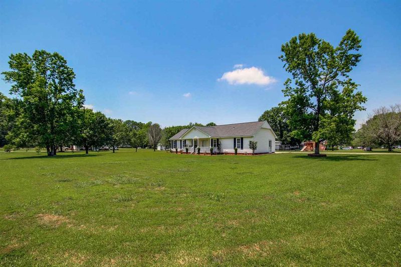 100 Eason Cir, Selma, NC 27576