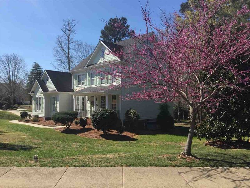 100 Elmcrest Dr, Holly Springs, NC 27540
