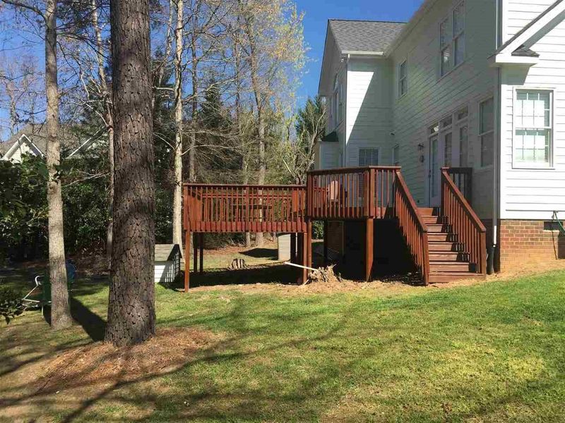 100 Elmcrest Dr, Holly Springs, NC 27540