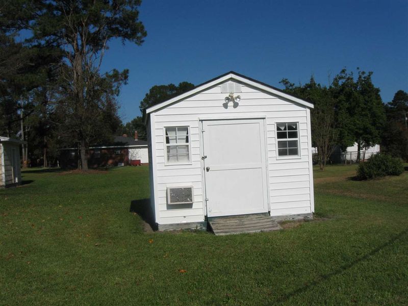 100 Fairway Dr, Smithfield, NC 27577