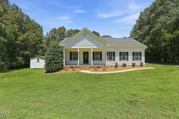 100 Fire Thorne Ln, Fuquay Varina, NC 27526
