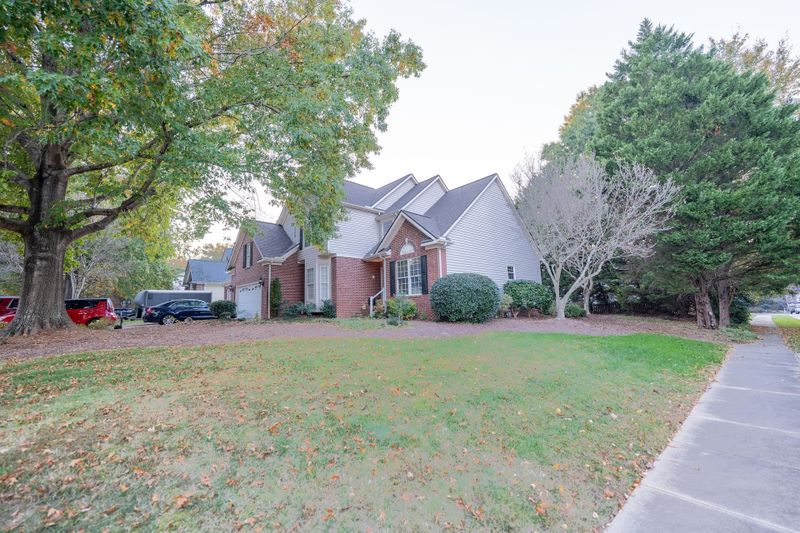 100 Forest Edge Dr, Cary, NC 27518