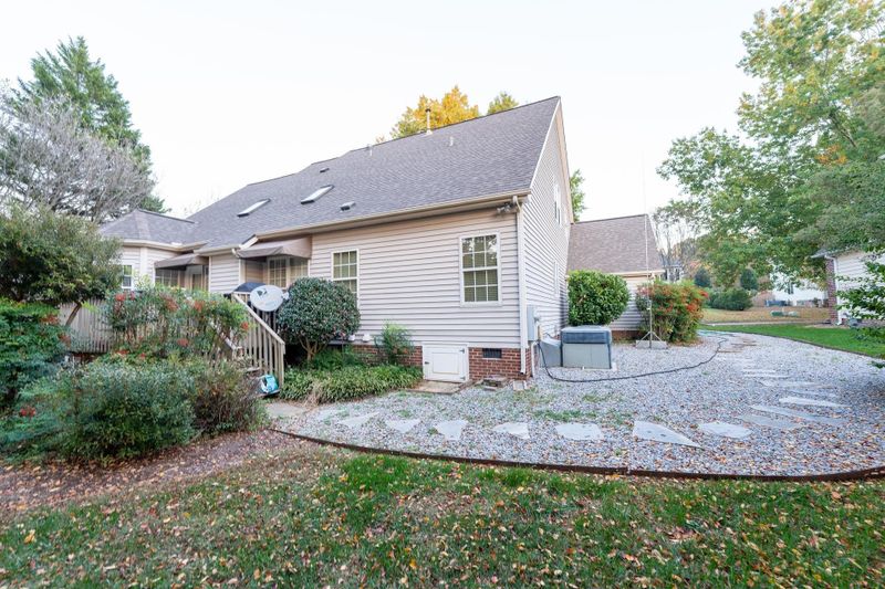 100 Forest Edge Dr, Cary, NC 27518