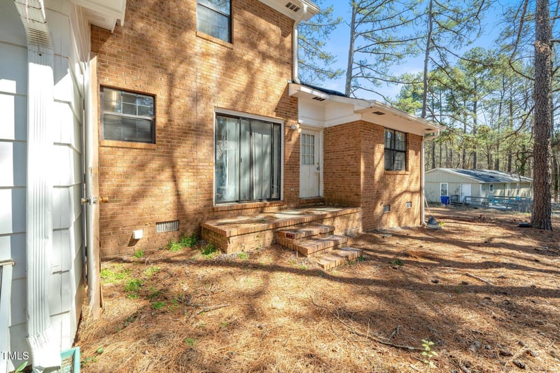 100 Forsyth Dr, Chapel Hill, NC 27517