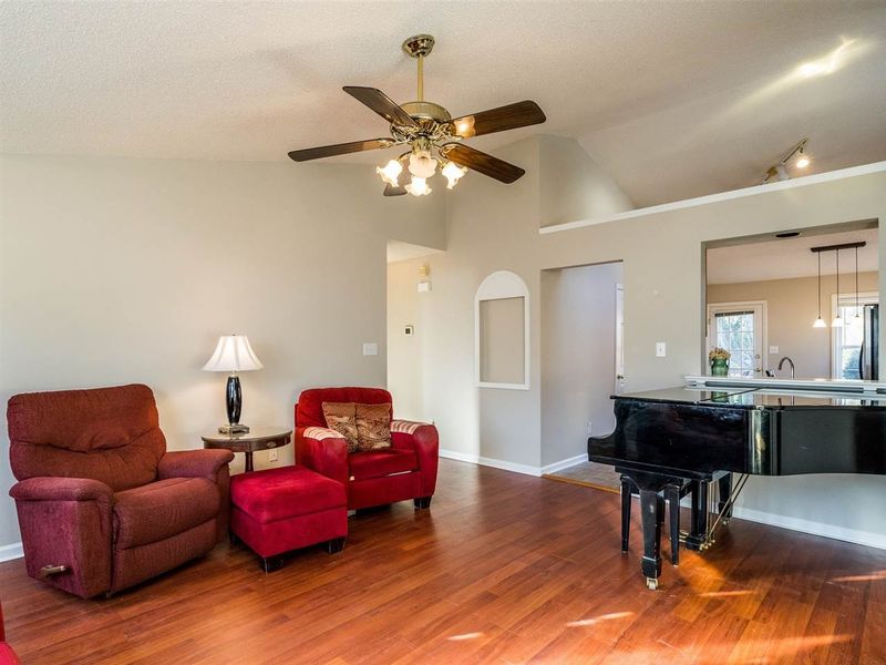100 Foxcrest Ct, Cary, NC 27513