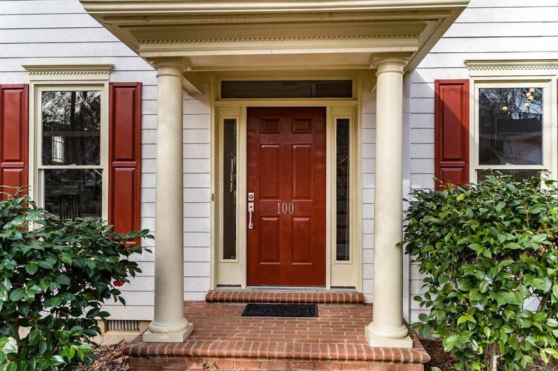 100 Hanover Pl, Chapel Hill, NC 27516