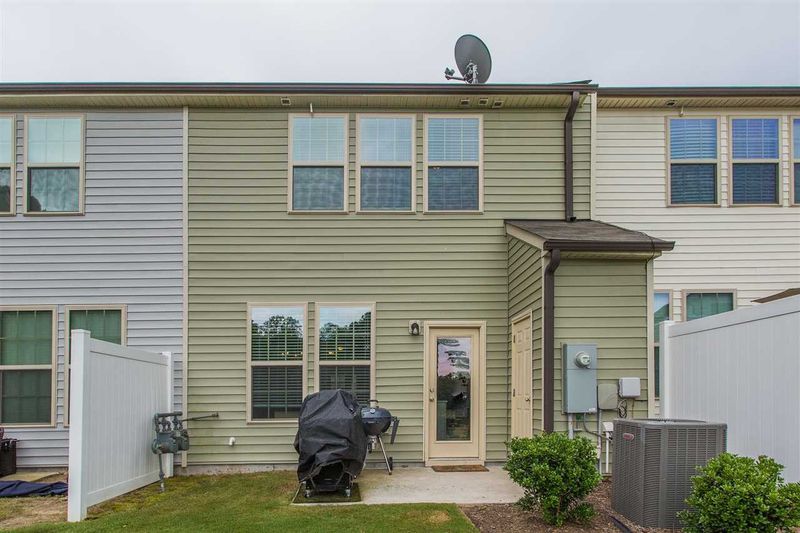 100 Hawkstone Dr, Clayton, NC 27527