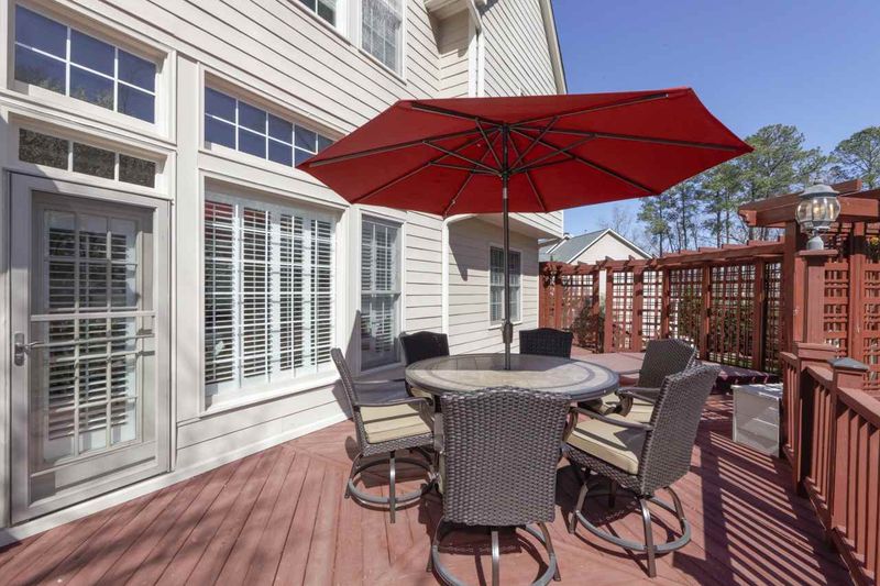 100 Hedspeth Ln, Cary, NC 27519
