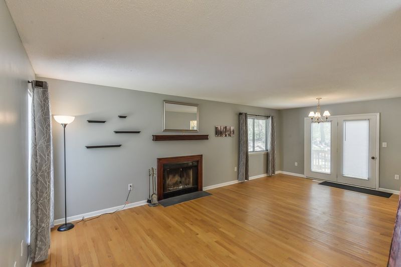 100 Hidden Valley Dr, Chapel Hill, NC 27516