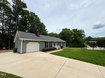 100 Honeysuckle Ln, Cary, NC 27513