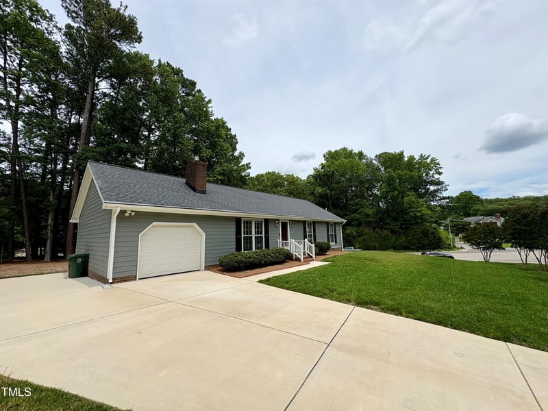 100 Honeysuckle Ln, Cary, NC 27513