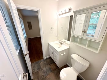 100 Honeysuckle Ln, Cary, NC 27513
