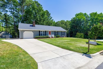 100 Honeysuckle Ln, Cary, NC 27513