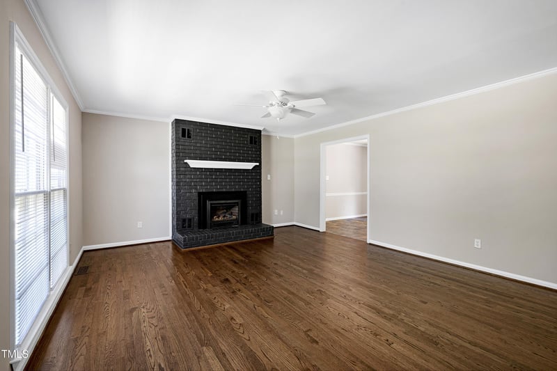 100 Honeysuckle Ln, Cary, NC 27513