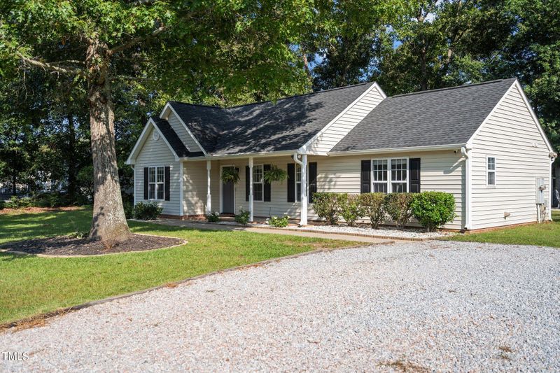 100 Hunter Ln, Zebulon, NC 27597