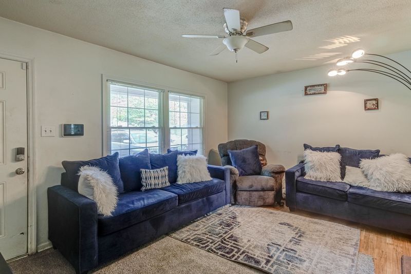 100 Hunting Ct, Garner, NC 27529