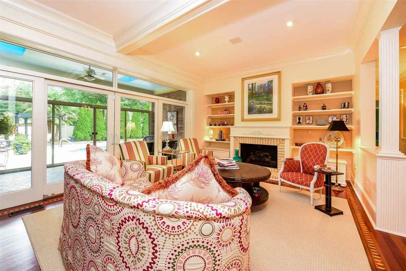 100 Kinsale Dr, Chapel Hill, NC 27517
