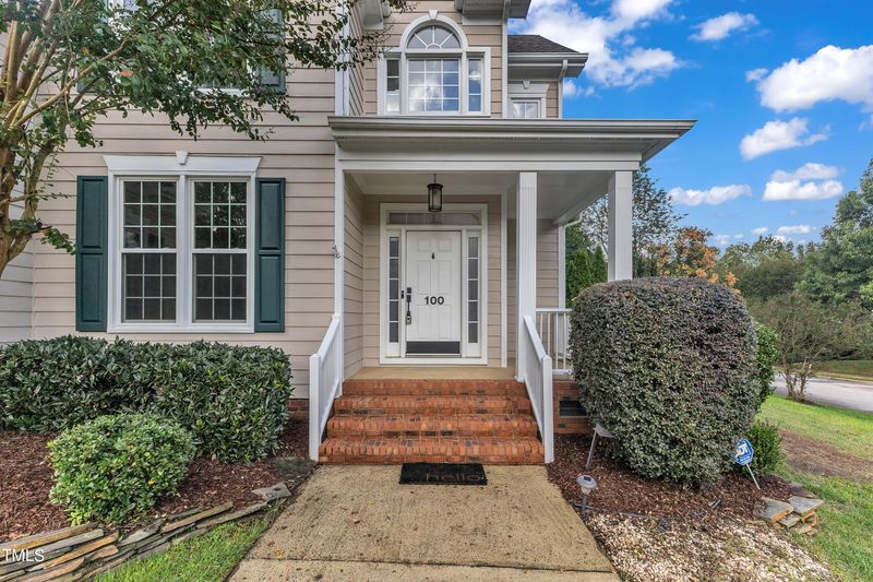 100 Lakeleaf Ct, Cary, NC 27518