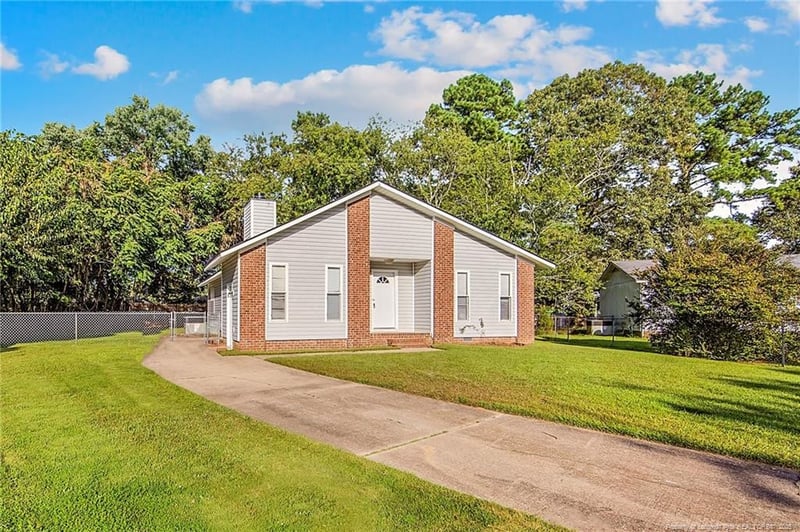 100 Lewiston Ct, Fayetteville, NC 28314