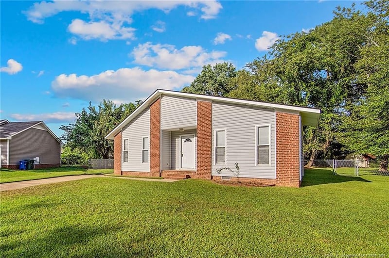 100 Lewiston Ct, Fayetteville, NC 28314