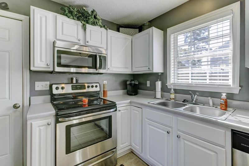 100 Lindell Dr, Apex, NC 27539